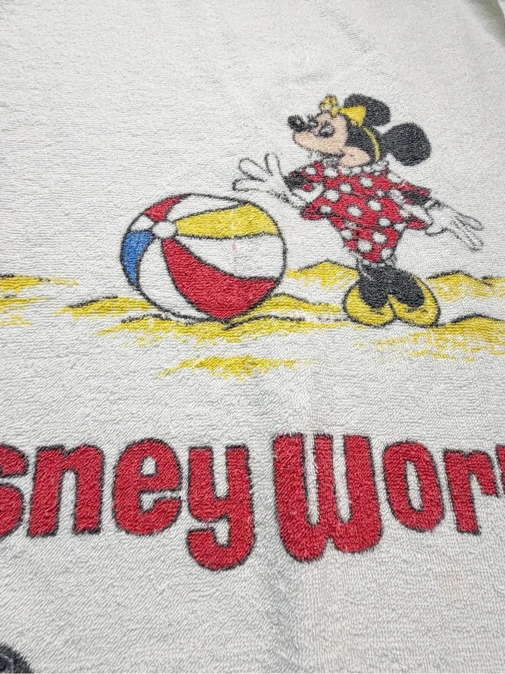 Vtg Walt Disney World Disneyland Exclusive Mickey & Friends Beach Towel Surfing